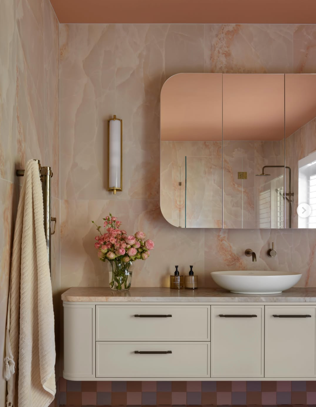 Cottage by Kate Cooper Interiors