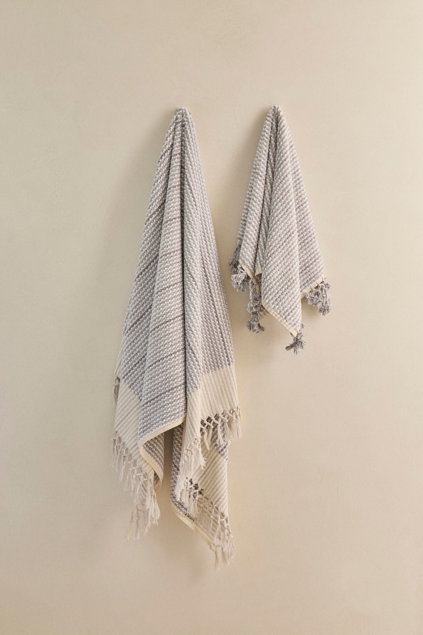 Grey & White Wave 3-Piece Set - Standard