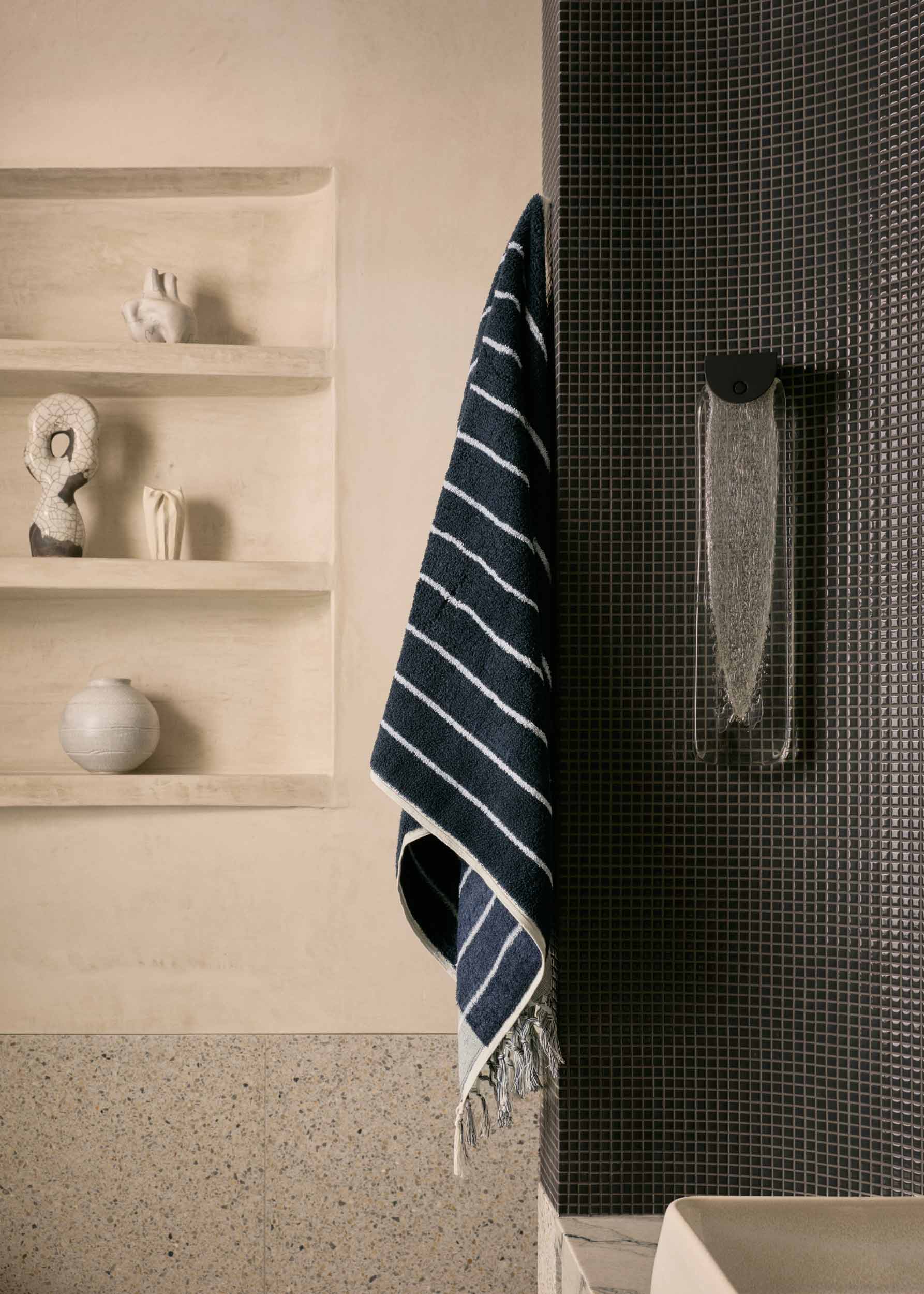 Regatta Linen & Cotton Bath Towel - Classic