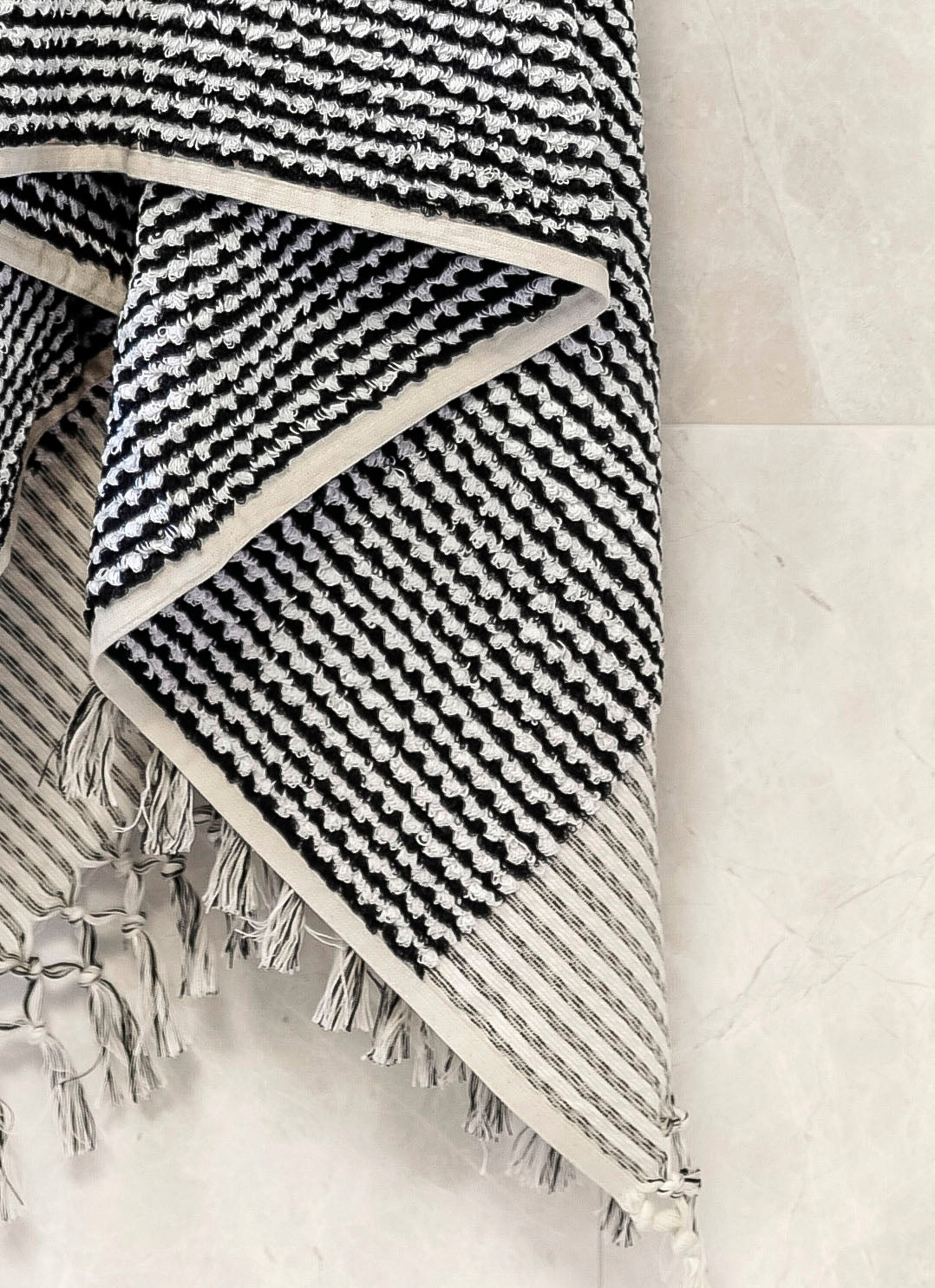 Black & White Wave Bath Towel - Standard