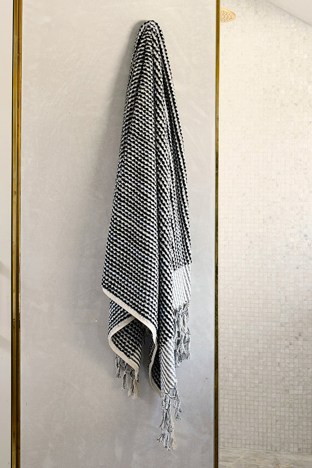 Black & White Wave Bath Towel - Standard