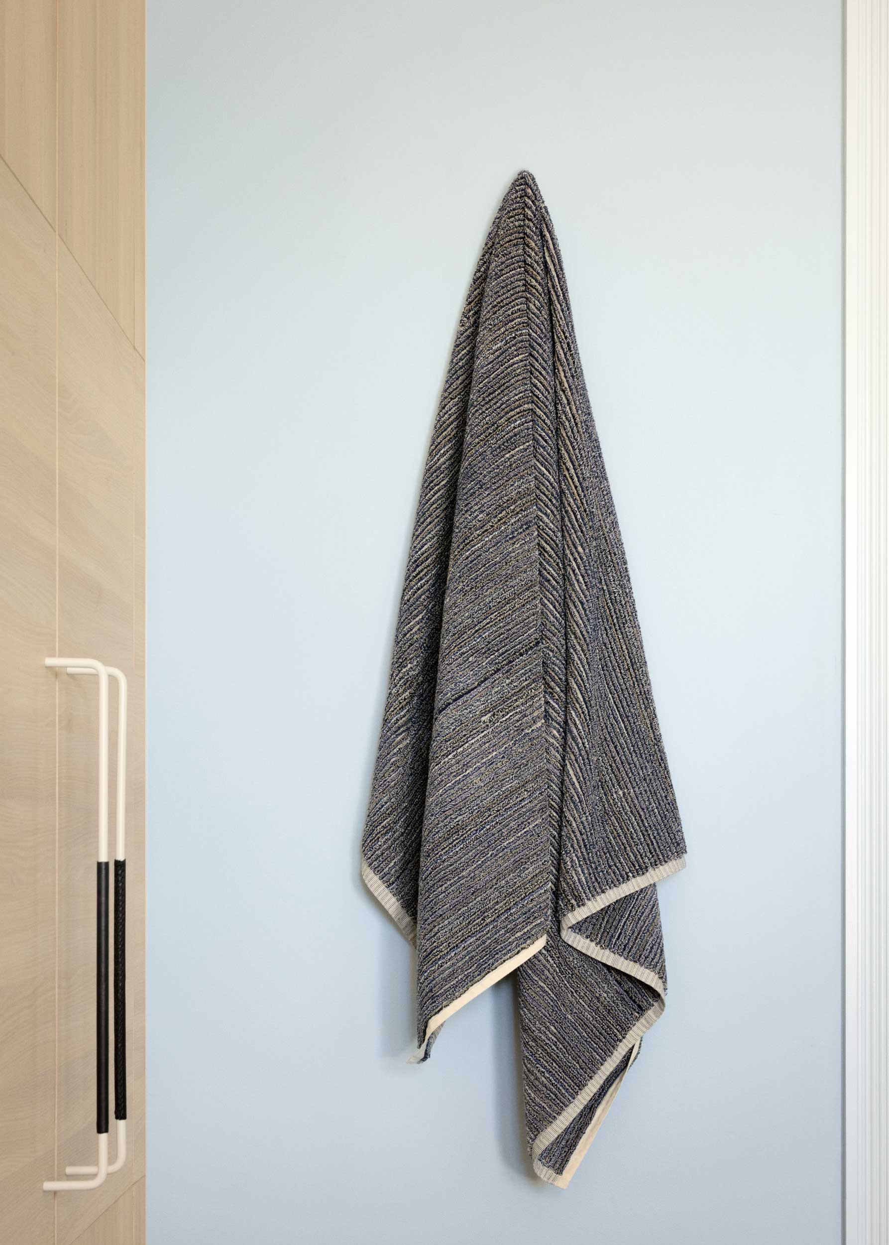 Navy & Cream Bath Towel - Standard